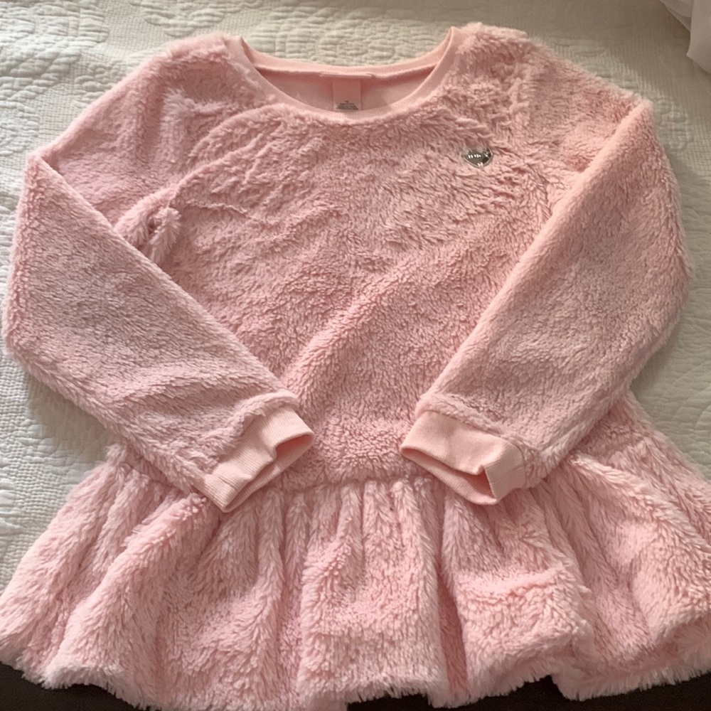 A long sleeve shirt